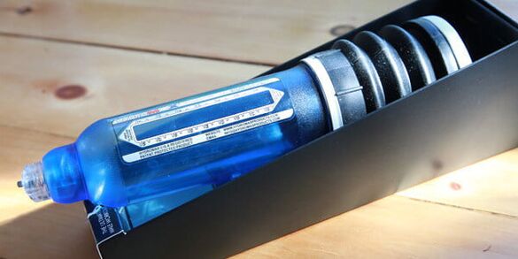 Hydropumpe, die den Penis dank des Vakuums des Wassers vergrößert