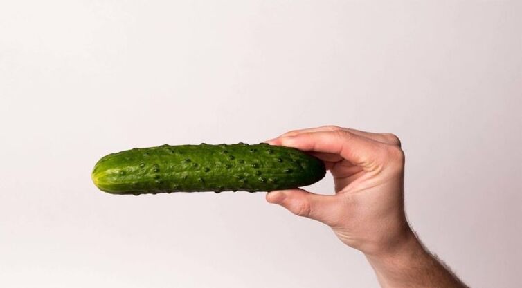 Die Gurke symbolisiert einen durch Limonade vergrößerten Penis